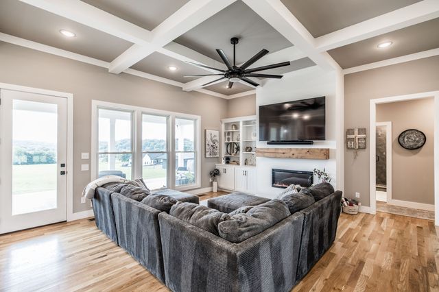 1031 Kennedy Ln, Cottontown, TN 37048