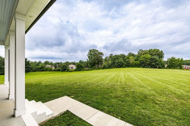 1031 Kennedy Ln, Cottontown, TN 37048