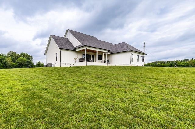 1031 Kennedy Ln, Cottontown, TN 37048