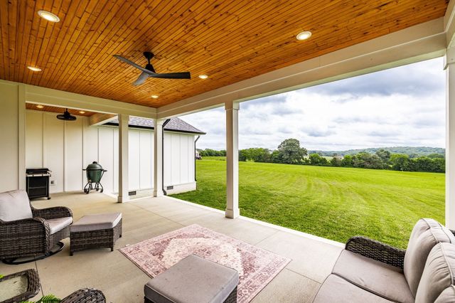 1031 Kennedy Ln, Cottontown, TN 37048