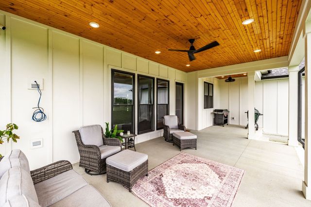 1031 Kennedy Ln, Cottontown, TN 37048