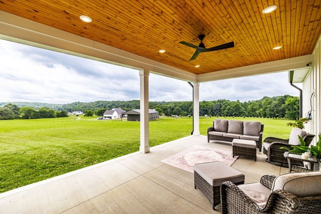 1031 Kennedy Ln, Cottontown, TN 37048