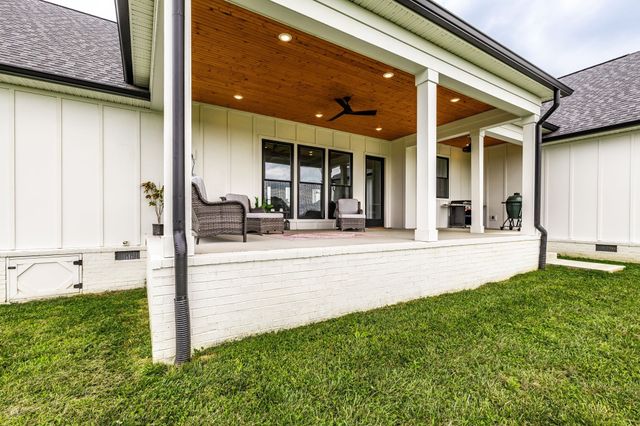 1031 Kennedy Ln, Cottontown, TN 37048