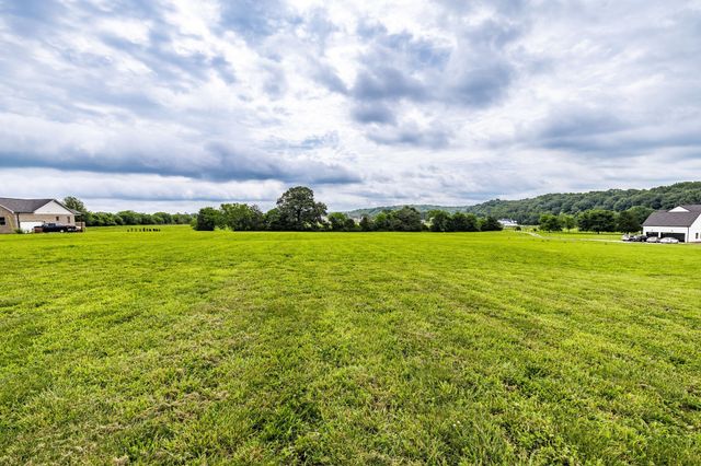 1031 Kennedy Ln, Cottontown, TN 37048