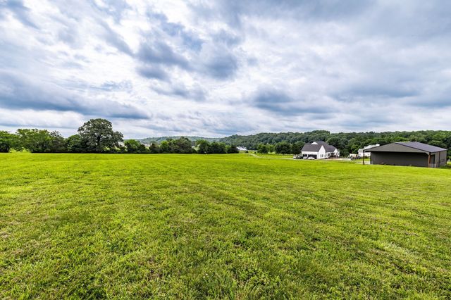 1031 Kennedy Ln, Cottontown, TN 37048