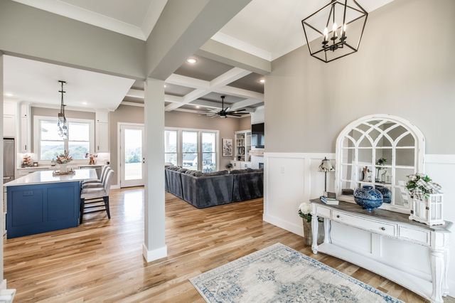 1031 Kennedy Ln, Cottontown, TN 37048