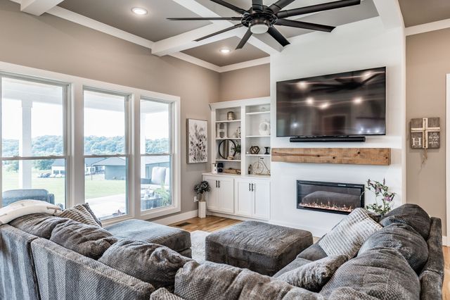 1031 Kennedy Ln, Cottontown, TN 37048