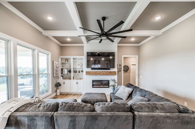 1031 Kennedy Ln, Cottontown, TN 37048