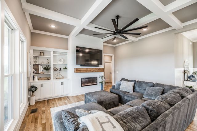 1031 Kennedy Ln, Cottontown, TN 37048