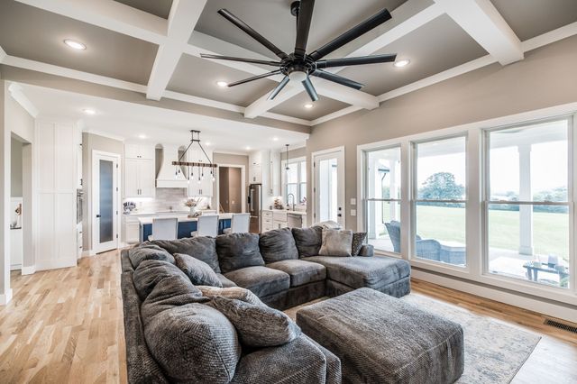 1031 Kennedy Ln, Cottontown, TN 37048