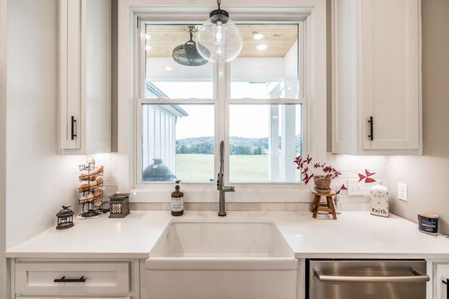 1031 Kennedy Ln, Cottontown, TN 37048