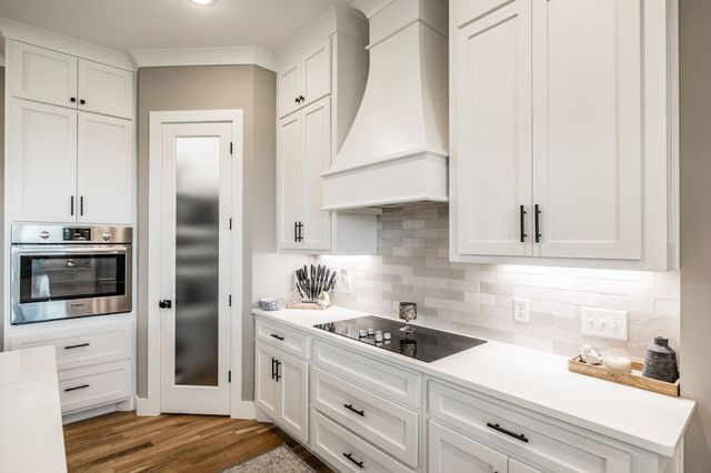 1031 Kennedy Ln, Cottontown, TN 37048