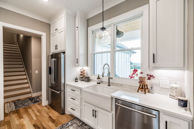 1031 Kennedy Ln, Cottontown, TN 37048