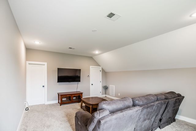 1031 Kennedy Ln, Cottontown, TN 37048