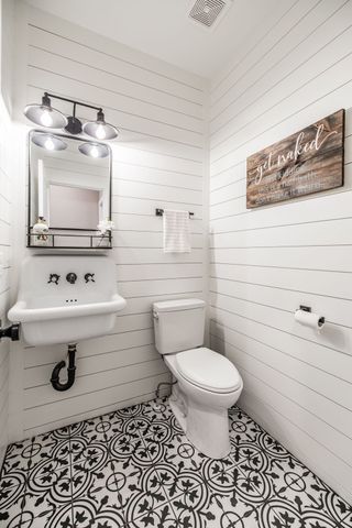 1031 Kennedy Ln, Cottontown, TN 37048