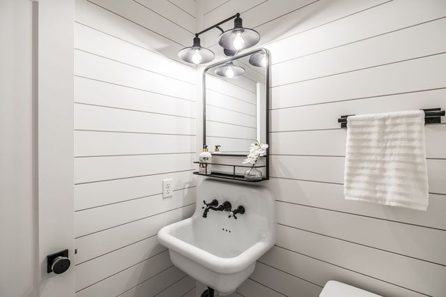 1031 Kennedy Ln, Cottontown, TN 37048