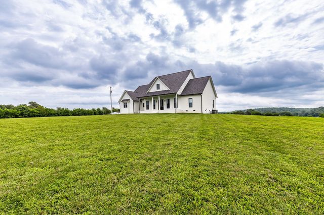 1031 Kennedy Ln, Cottontown, TN 37048