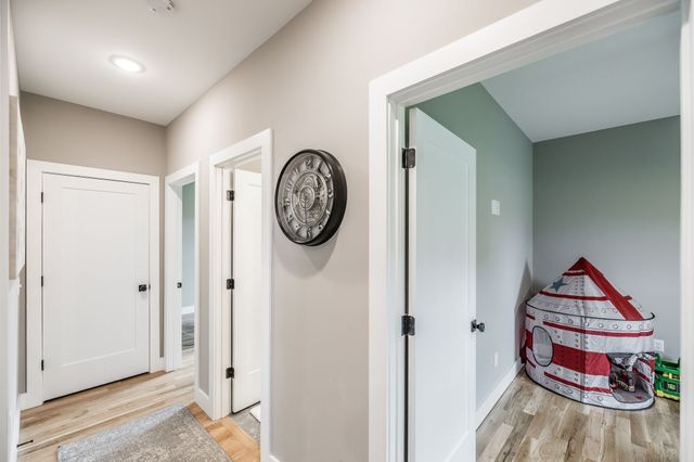 1031 Kennedy Ln, Cottontown, TN 37048