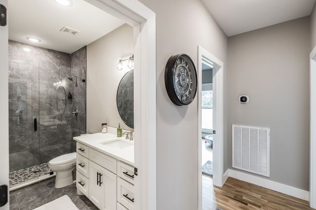 1031 Kennedy Ln, Cottontown, TN 37048