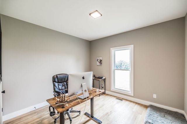 1031 Kennedy Ln, Cottontown, TN 37048