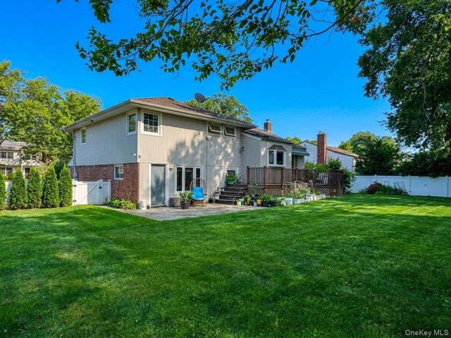 78 Sugar Maple Drive, Roslyn, NY 11576