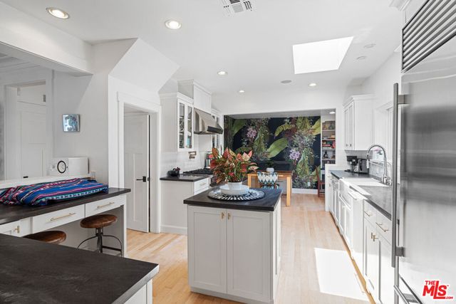 2802 2nd Street, Santa Monica, CA 90405