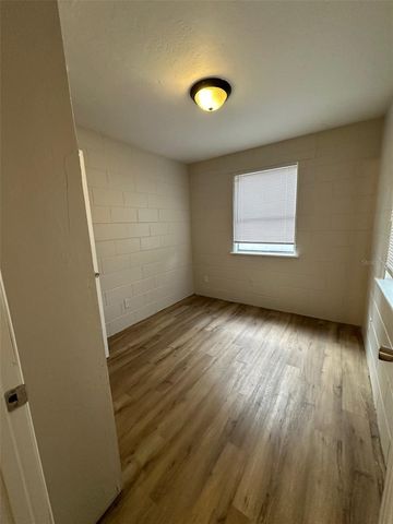 657 NE WALDO ROAD, Gainesville, FL 32641