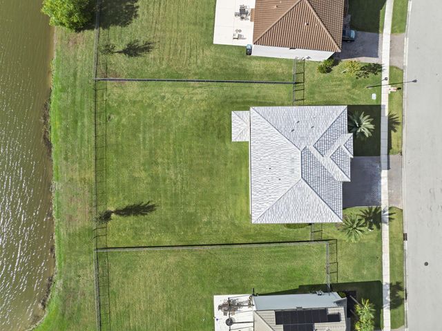 12434 NW Lynch Lane, Port St Lucie, FL 34987