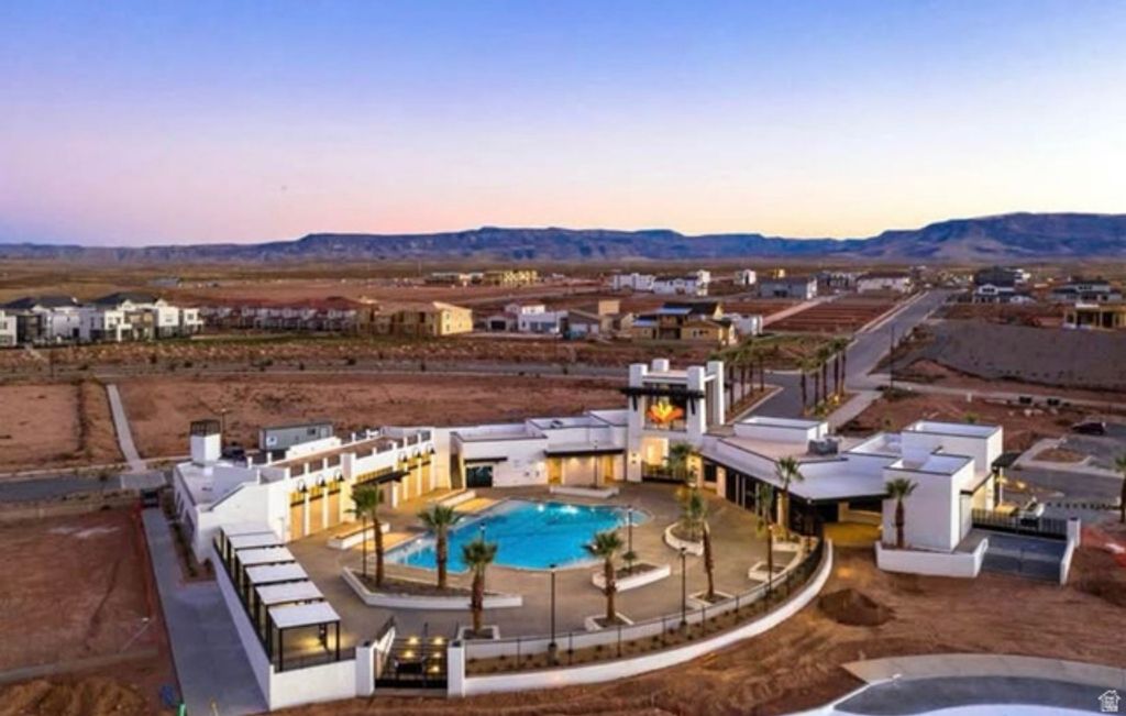 Image 4 of property listing at 6029 S CARNELIAN PKWY, St. George, UT 84790