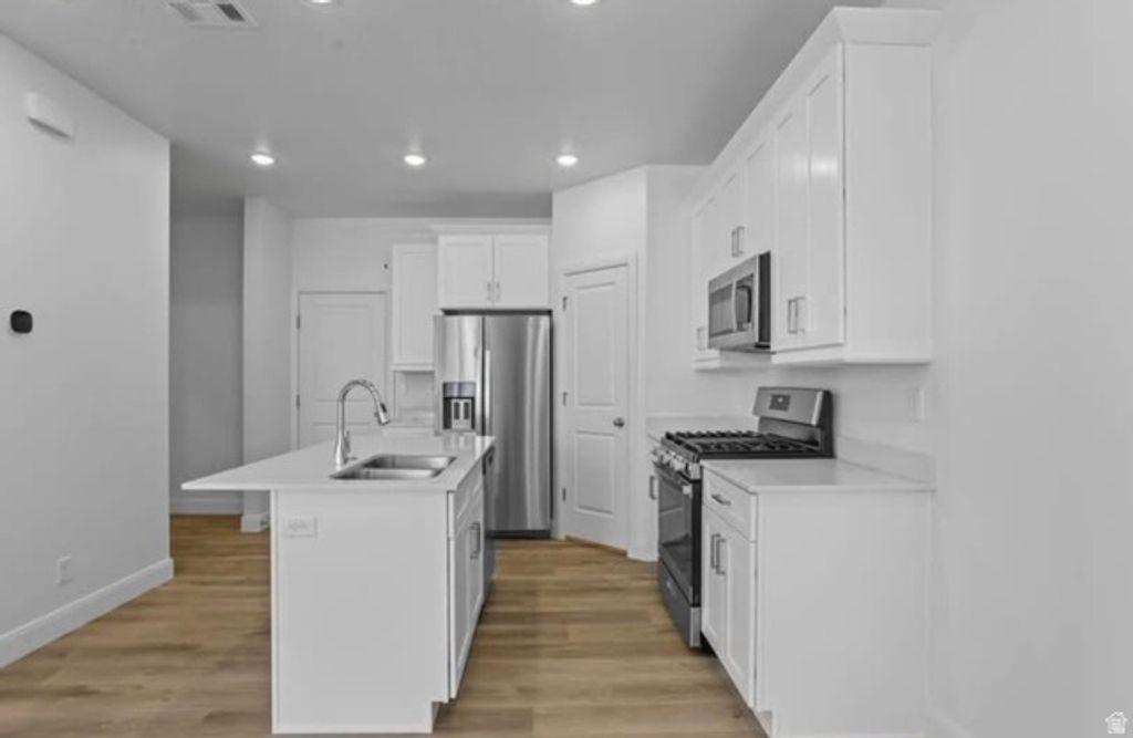 Image 33 of property listing at 6029 S CARNELIAN PKWY, St. George, UT 84790