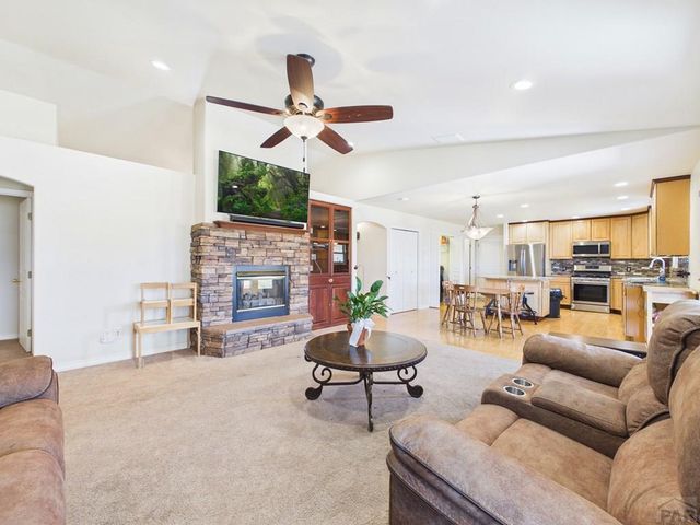 1079 Lynn Dr, Pueblo, CO 81006