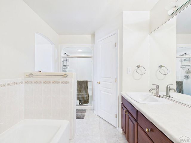 1079 Lynn Dr, Pueblo, CO 81006