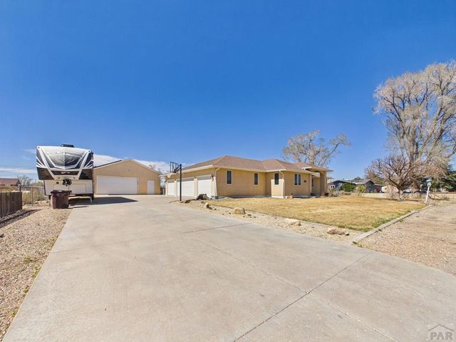 1079 Lynn Dr, Pueblo, CO 81006