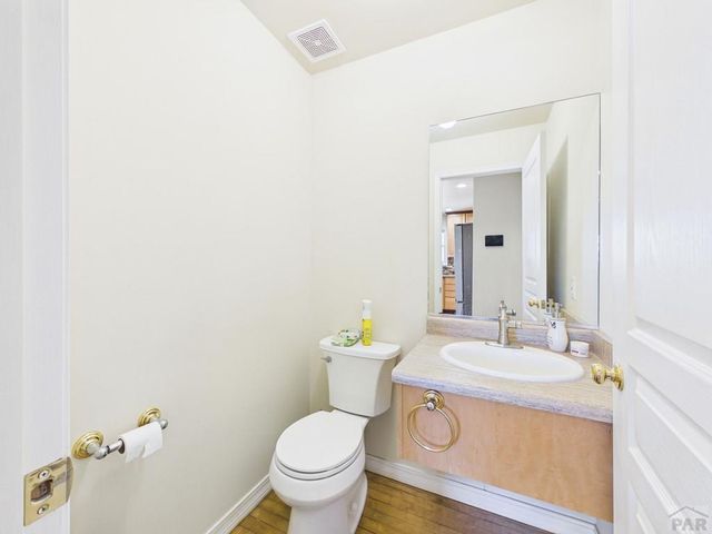 1079 Lynn Dr, Pueblo, CO 81006