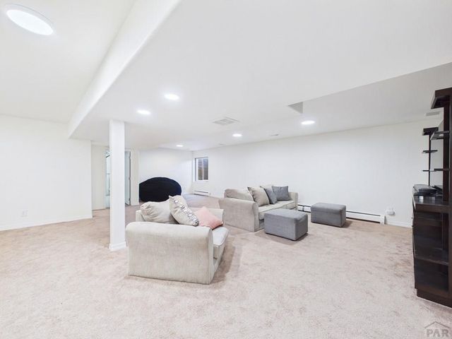 1079 Lynn Dr, Pueblo, CO 81006