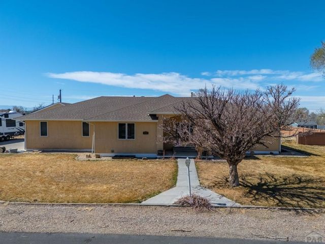 1079 Lynn Dr, Pueblo, CO 81006