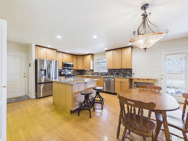 1079 Lynn Dr, Pueblo, CO 81006