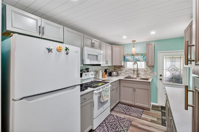 2000 E BAY DRIVE 132, Largo, FL 33771