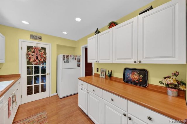 17386 Beverly Road, Beverly Hills, MI 48025