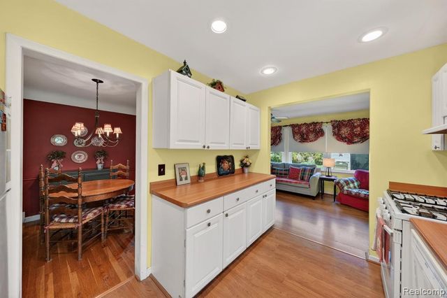 17386 Beverly Road, Beverly Hills, MI 48025
