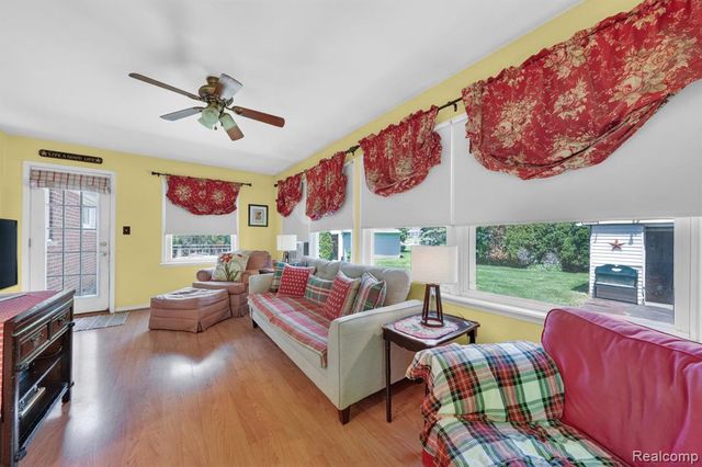 17386 Beverly Road, Beverly Hills, MI 48025