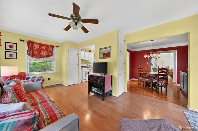 17386 Beverly Road, Beverly Hills, MI 48025