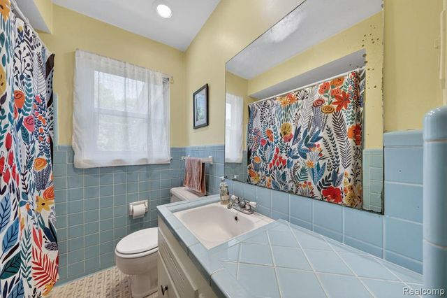 17386 Beverly Road, Beverly Hills, MI 48025