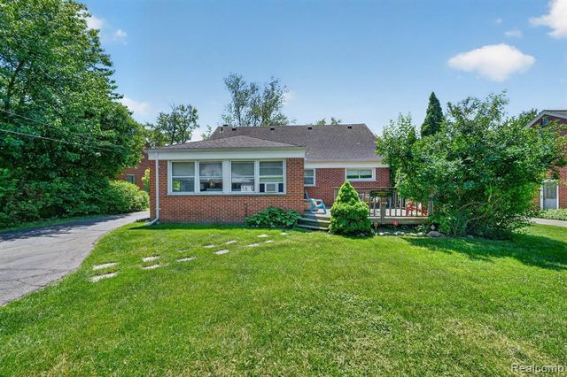 17386 Beverly Road, Beverly Hills, MI 48025