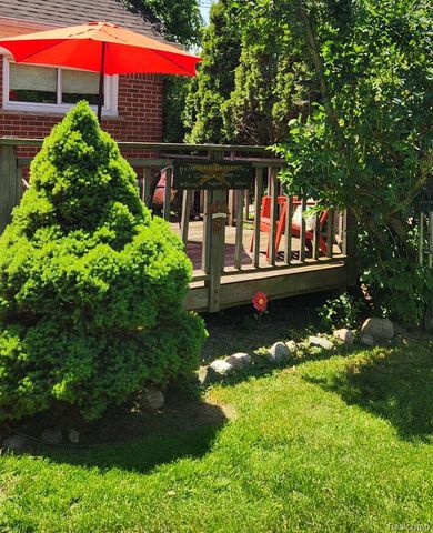 17386 Beverly Road, Beverly Hills, MI 48025