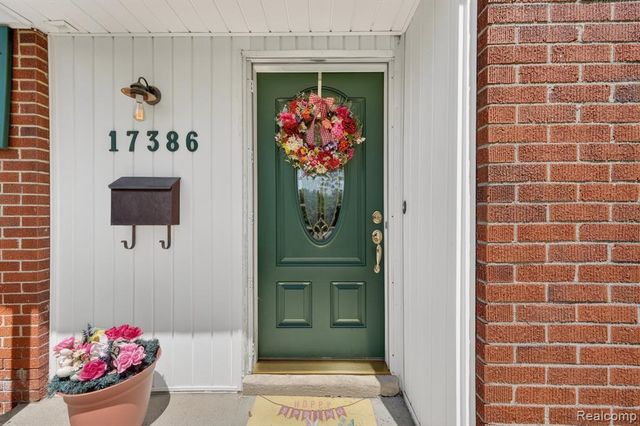 17386 Beverly Road, Beverly Hills, MI 48025