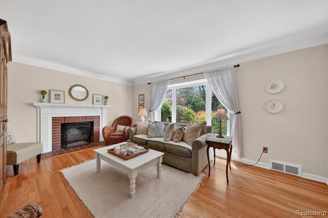 17386 Beverly Road, Beverly Hills, MI 48025
