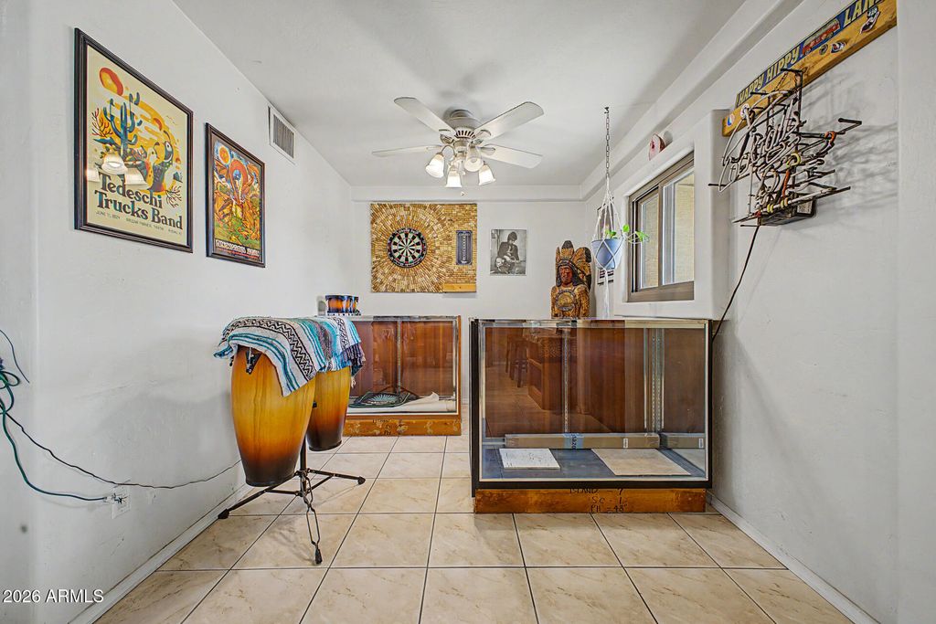 Image 11 of property listing at 13447 N 33RD Street, Phoenix, AZ 85032