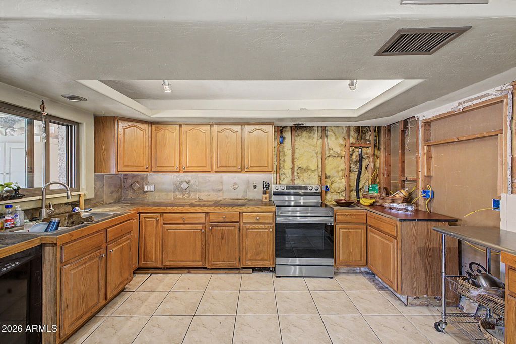Image 20 of property listing at 13447 N 33RD Street, Phoenix, AZ 85032