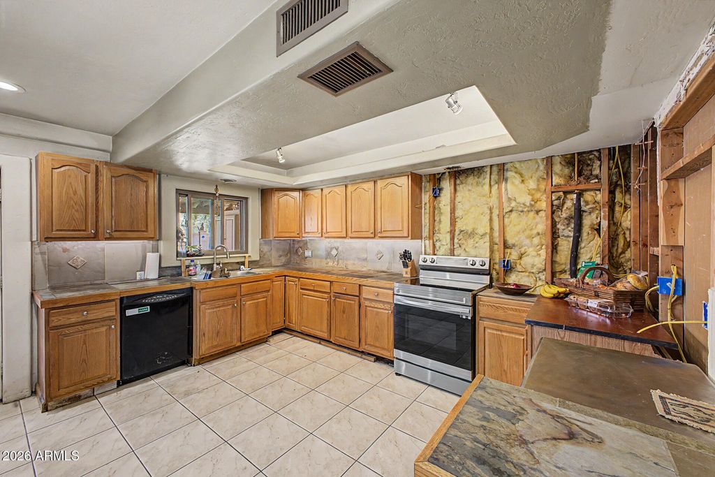 Image 22 of property listing at 13447 N 33RD Street, Phoenix, AZ 85032